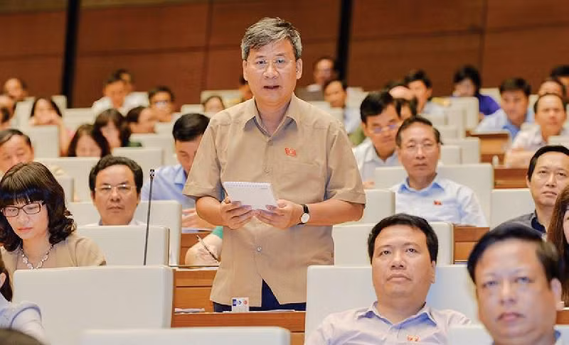 DBQH Nguyen Anh Tri: “Mot loai doc hai, giet nguoi mang ten thuoc la dien tu”
