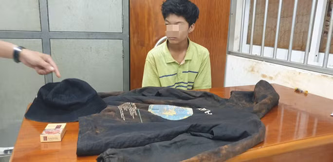  Bắt được đối tượng vô cớ chặn đánh nữ sinh trong rừng cao su: Công an tỉnh Bà Rịa - Vũng Tàu đã bắt được đối tượng V.H.T - thủ phạm đánh cháu T.N.T.M. (11 tuổi) đến ngất xỉu, bầm tím, sưng mặt rồi chôn ở một hố sâu trong rừng cao su.