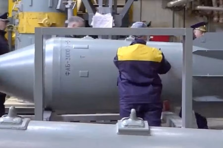 Theo thông tin được cung cấp bởi một cựu phi công quân sự và hiện là chuyên gia bình luận có biệt danh Fighterbomber, việc phát triển module cánh lượn có điều khiển (UMPC) cho bom FAB-3000 đã hoàn thiện và chúng sẽ sẵn sàng sử dụng trong vài tuần tới.