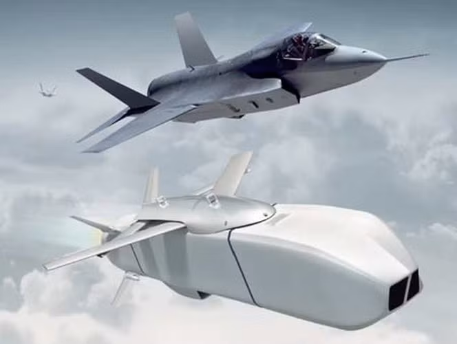 Khối lượng khoảng 455 kg cho phép SOM-J gắn được vào giá treo trong khoang vũ khí nhỏ hẹp của F-35 cũng như treo bên ngoài của chiến đấu cơ F-16.