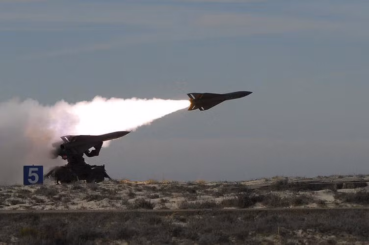 Ngoài ra họ vẫn đang sở hữu lượng lớn hệ thống tên lửa đánh chặn MIM-23 Hawk do Mỹ sản xuất, thậm chí Ankara còn điều chúng tới phía Bắc Syria.