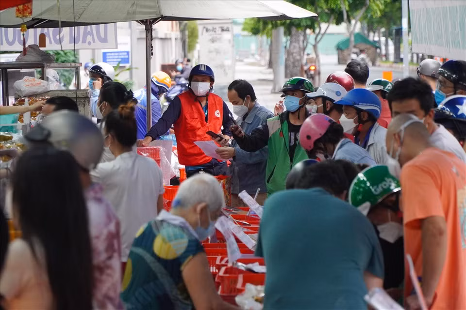 Chen chuc mua banh trung thu... hay thuong nhung nguoi tuyen dau chong dich