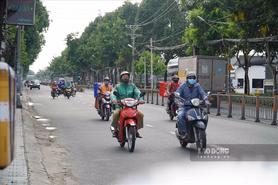 Trong sáng 16/9, nhiều shipper cũng đã hoàn thành các đơn hàng liên quận.