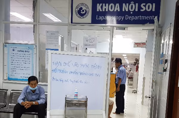 Can benh khien 80 nguoi phai cach ly o TP HCM nguy hiem the nao?