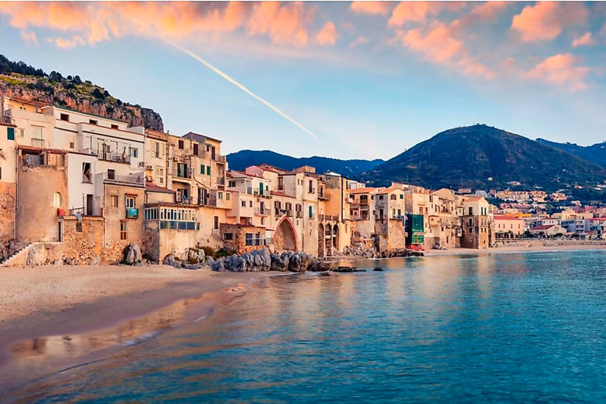Đảo Sicily còn nổi tiếng với cảnh quan thiên nhiên hoang sơ và các di sản được UNESCO công nhận.