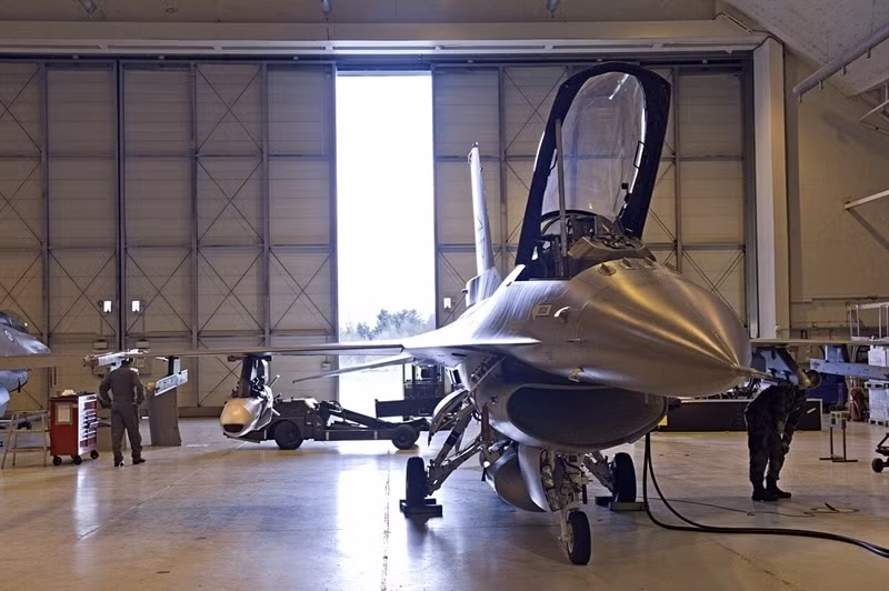 Đây là bước tiến mới trong việc đưa mẫu tên lửa này lên tiêm kích F-16, đồng thời tạo điều kiện cho những đánh giá về độ tương thích của JSM với các dòng chiến đấu cơ khác. Các kĩ sư và phi công Mỹ xác định, JSM nên được thử nghiệm trên F-16 trước do loại chiến đấu cơ này chỉ có những điểm treo vũ khí bên ngoài máy bay nên việc lắp đặt trở nên dễ dàng hơn sơ với F-35.