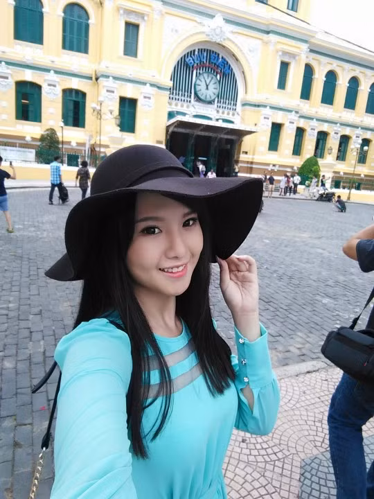 Cô chơi và có kinh nghiệm một số tựa game nằm trong các nội dung thi đấu thể thao điện tử. Trong cộng đồng yêu game ở Việt Nam, Nguyễn Lê Minh Trúc còn nổi tiếng với khả năng "cày rank" và thăng cấp "thần tốc" khiến nhiều chàng trai cũng phải phục lăn. Song song đó, Minh Trúc cũng thường xuyên xuất hiện trên một số trang giao lưu trực tuyến với trong vai trò là một nữ idol làm cầu nối để dân mạng giao lưu, làm quen với nhau.