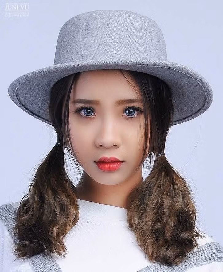 Tuy nhiên, trong thời đại mà ngành phẫu thuật thẩm mỹ ngày một phát triển, việc thay đổi nhan sắc một cách tự nhiên rất dễ bị đánh đồng hoặc nghi ngờ có sử dụng dao kéo để can thiệp. Ngoài ra, sự thay đổi nhanh chóng mặt của một cá nhân luôn dễ tạo ra những phản ứng trái chiều từ những người xung quanh, chính vì thế dù đã biết làm cho mình đẹp hơn nhưng Phan Thị Quỳnh Như vẫn chưa thể cảm thấy thực sự thoải mái. Ảnh: Juni Vũ.