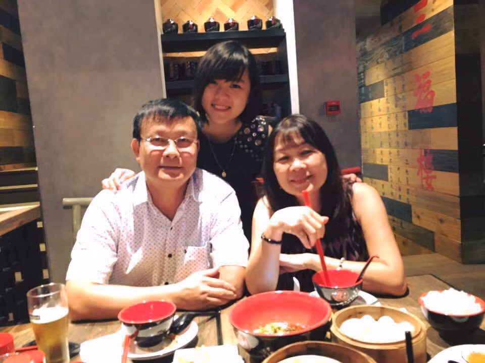 Nhưng sau cùng, cô nàng "bánh bèo" 9X vẫn vượt qua tất cả. Cho đến hiện tại, cảm giác lần đầu được lái máy bay vẫn được Tuyết Dung nhớ như in, nó vừa sung sướng, hứng khởi vừa tràn đầy những sự lo lắng, thấp thỏm và những áp lực về việc bản thân có thể mắc lỗi bất cứ lúc nào. Sau bấy nhiêu khó khăn, cuối cùng vào tháng 8 vừa qua, Nguyễn Mai Tuyết Dung đã chính thức trở thành cơ phó của hãng hàng không Vietjet Air và là một trong hai nữ phi công 9X, trẻ tuổi nhất Việt Nam hiện nay.
