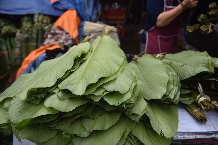 Khu chợ như một điều không thể thiếu của Hà Nội những ngày giáp Tết Nguyên đán.