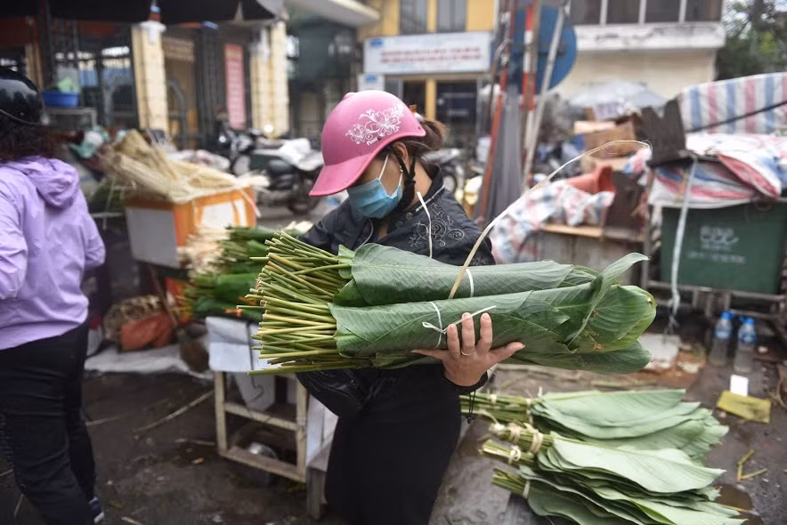 Từ 23 tháng Chạp, khu chợ bắt đầu tấp nập người mua kẻ bán.