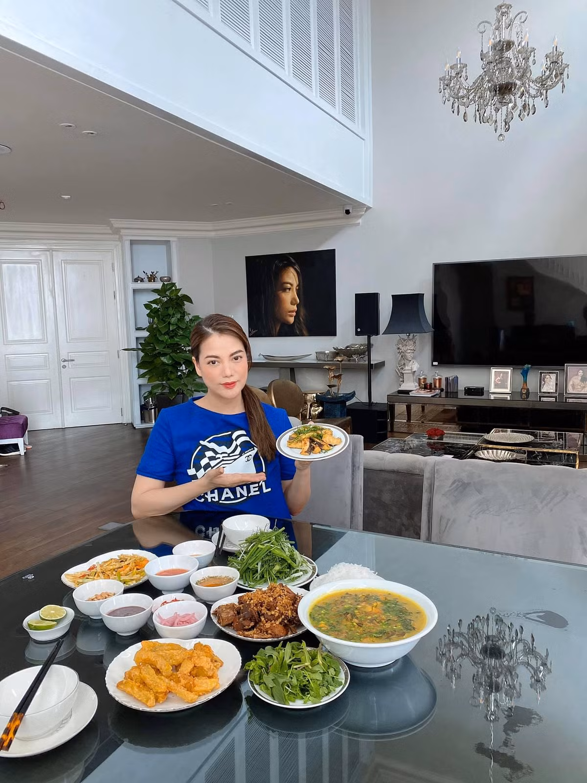Căn nhà được bài trí đơn giản nhưng tiện nghi, trang nhã. Ảnh: FBNV
