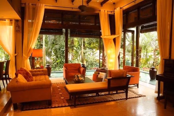 Hoa hậu Hà Kiều Anh sống trong căn biệt thự vườn rộng 500m2, tọa lạc ở khu biệt thự (quận 2) cùng chồng mới và hai con trai kháu khỉnh. Ảnh: Internet.