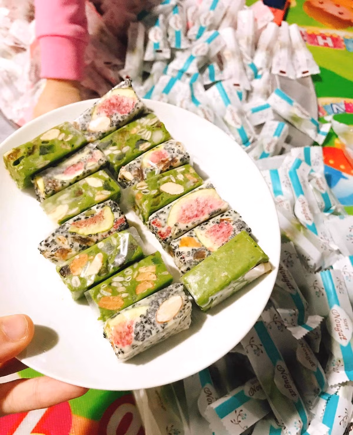 Theo khảo sát, kẹo handmade có giá bán dao động từ 350.000 - 800.000 đồng/kg.