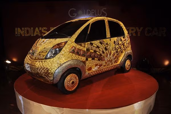 Năm 2011, hãng xe Ấn Độ Tata Motors cho ra mắt phiên bản xa xỉ của loại xe giá rẻ Tata Nano. Phiên bản này được làm từ 80kg vàng 22 carat, 15 kg bạc và đính vô số đá quý.