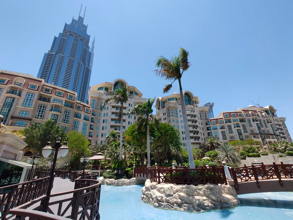 Trong chuyến tới UAE lần này, đội tuyển Việt Nam ở tại 2 khách sạn bao gồm Swissotel Al Murooj Dubai từ 26/5 đến 3/6 và Crowne Plaza Dubai từ 3 đến 16/6. Cả hai đều là khách sạn 5 sao. Ảnh: Lâm Thỏa