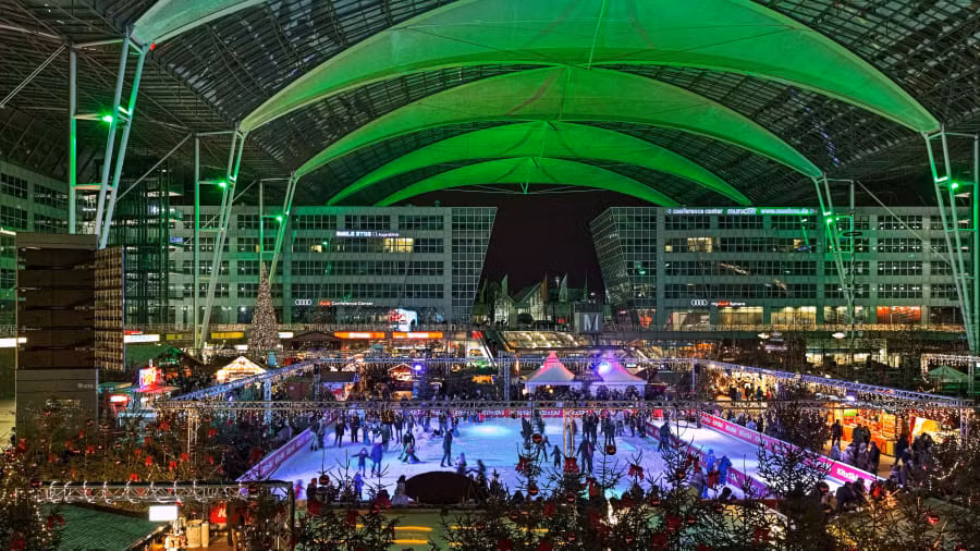 Sân bay Munich là sân bay bận rộn thứ hai của Đức. Munich đạt điểm cao về tổ chức và độ sạch sẽ.
