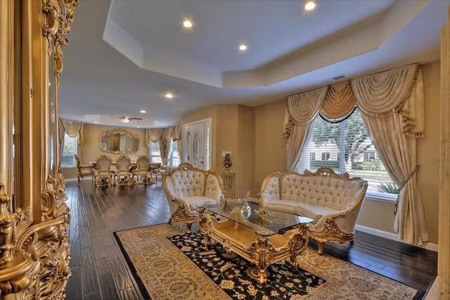 Trước đó, Đan Trường và Thủy Tiên khoe căn hộ sang trọng hơn 250m2 tại California (Mỹ). Cơ ngơi của vợ chồng nam ca sĩ có giá trị lên đến 40,2 tỷ đồng. Ảnh: Cafebiz