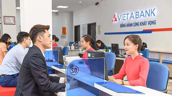 Lau dai ruou vang “khung” cua ong chu Rang Dong chia tay nha bang Viet A