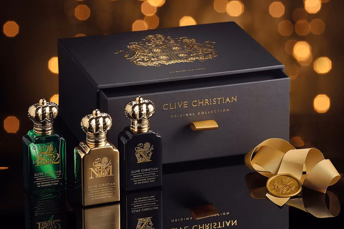Bên cạnh đó, MC Trấn Thành rất nhiều chai nước hoa của Clive Christian - nhãn hiệu nước hoa xa xỉ nhất thế giới đến từ Anh. Ảnh: Bazaarvietnam