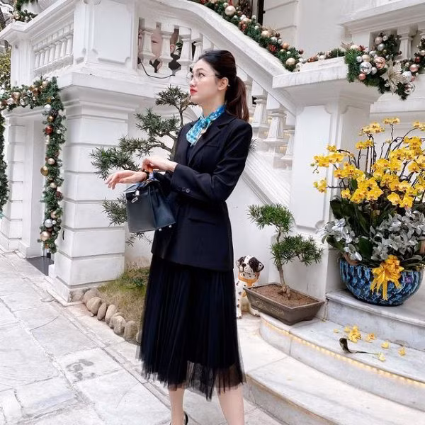 Biệt thự nhà người đẹp có thợ trang trí theo từng mùa lễ hội trong năm. Ảnh: Facebook