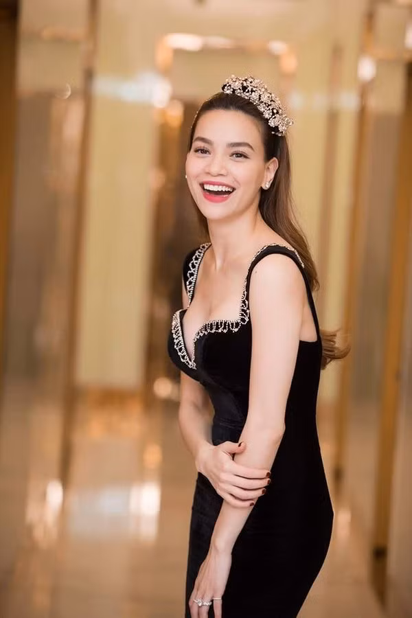 Nhiều năm qua, nữ ca sĩ là gương mặt được rất nhiều nhãn hàng "chọn mặt gửi vàng" và đã mang về những hợp đồng quảng cáo bạc tỷ.