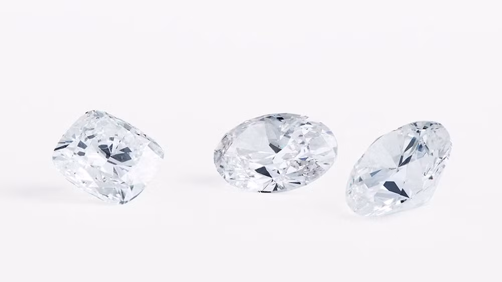 Những viên kim cương được khai thác từ lòng đất thường rất lâu đời - hàng tỷ năm tuổi, gần bằng chính trái đất.