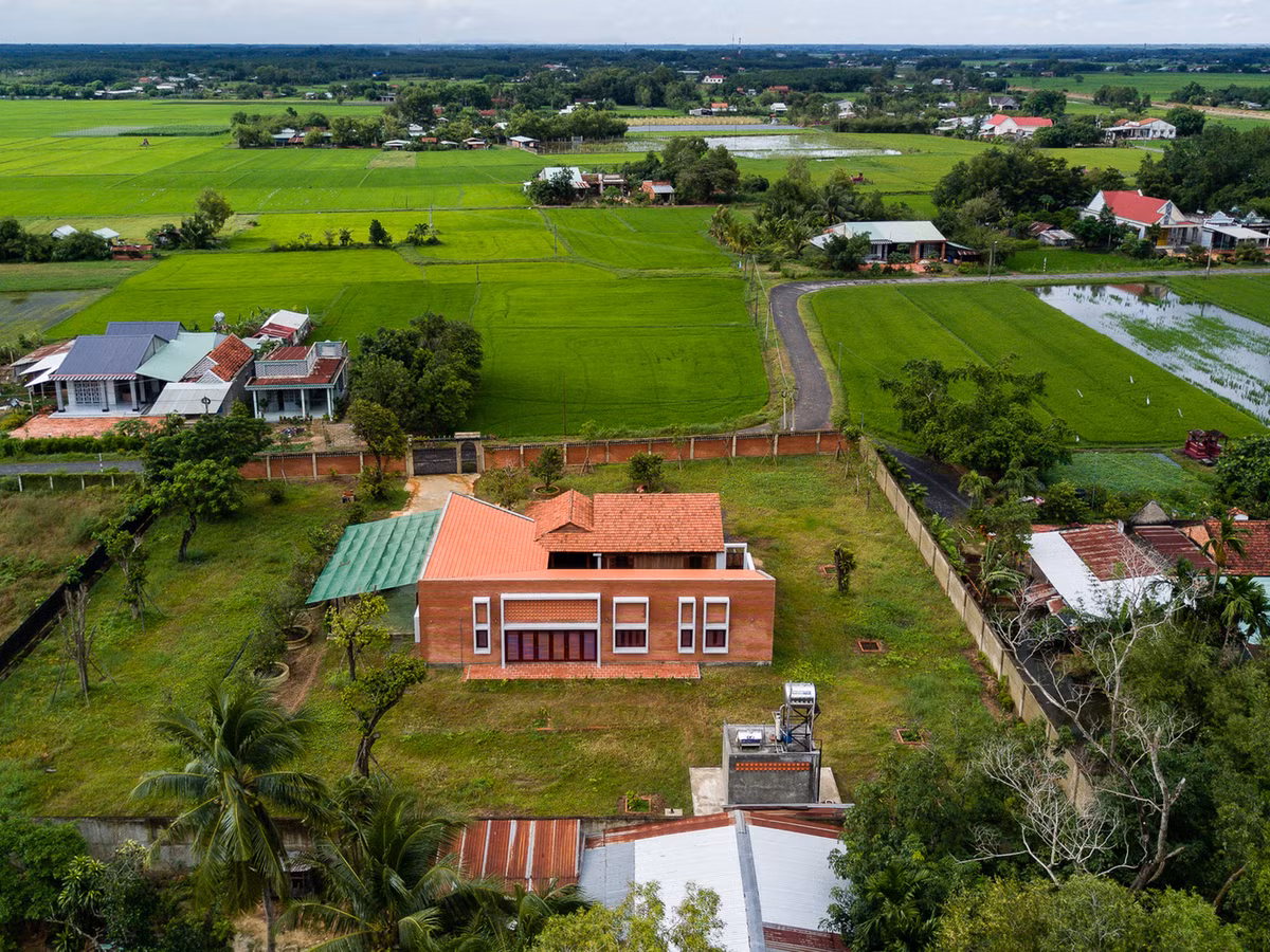 An's House là ngôi nhà nằm giáp ranh giữa huyện Củ Chi (TP HCM) và tỉnh Tây Ninh - vùng nông thôn đang phát triển, có nhiều thay đổi về hình thức canh tác và xuất hiện hàng loạt khu công nghiệp công nghệ cao.