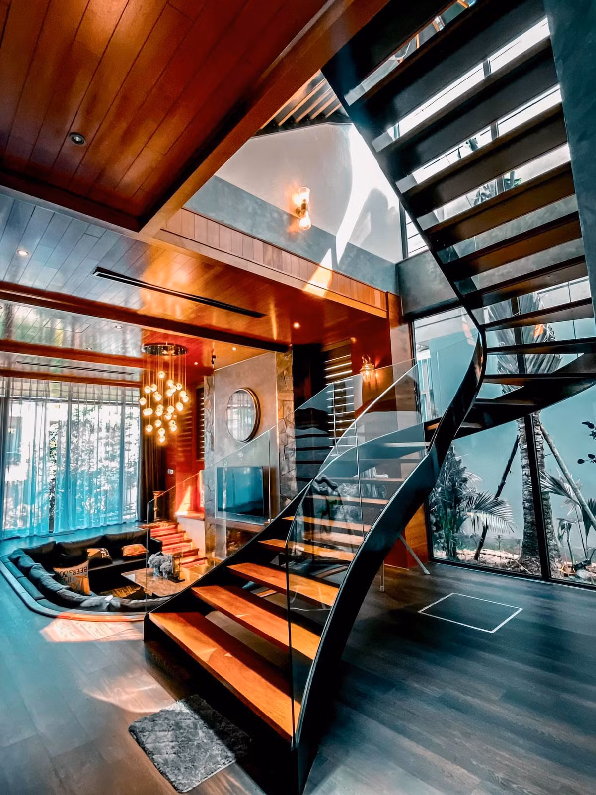 Căn nhà có tổng diện tích 250m2, gồm 3 phòng ngủ, với kiến trúc mang phong cách Bắc Mỹ: Phóng khoáng và hoang dã.