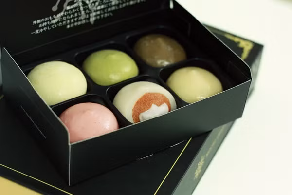Bánh trung thu mềm như bánh mochi khiến thực khách "tan chảy". Ảnh: Abby