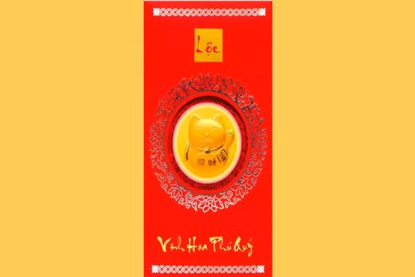 Bao lì xì mèo chiêu tài (mèo thần tài) cũng được nhiều người tiêu dùng ưa chuộng nhờ ý nghĩa cầu tài, may mắn. Ảnh: Dân Việt.