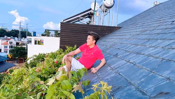 Trước đó, chia sẻ về những cây trồng trong vườn, Đàm Vĩnh Hưng cho biết anh có một phương châm là mọi thứ phải tạo cảm giác tự nhiên, nên thơ nhất có thể.