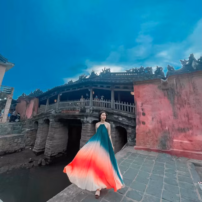 Thùy Phương sau khi "theo chồng về dinh" thì ngày càng mặn mà và quyến rũ.