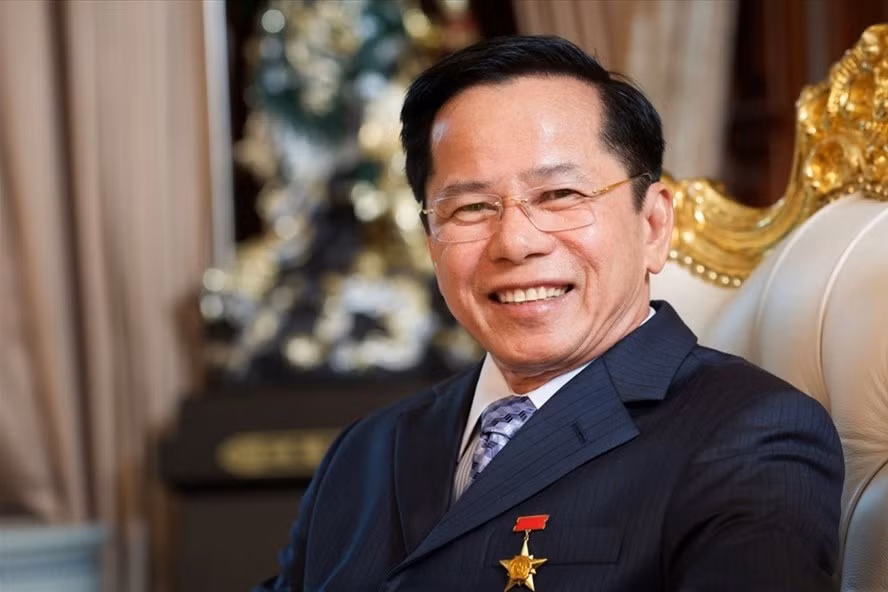 Ong chu dung sau san golf Long Thanh co dau bep nhiem COVID-19 la ai?-Hinh-2