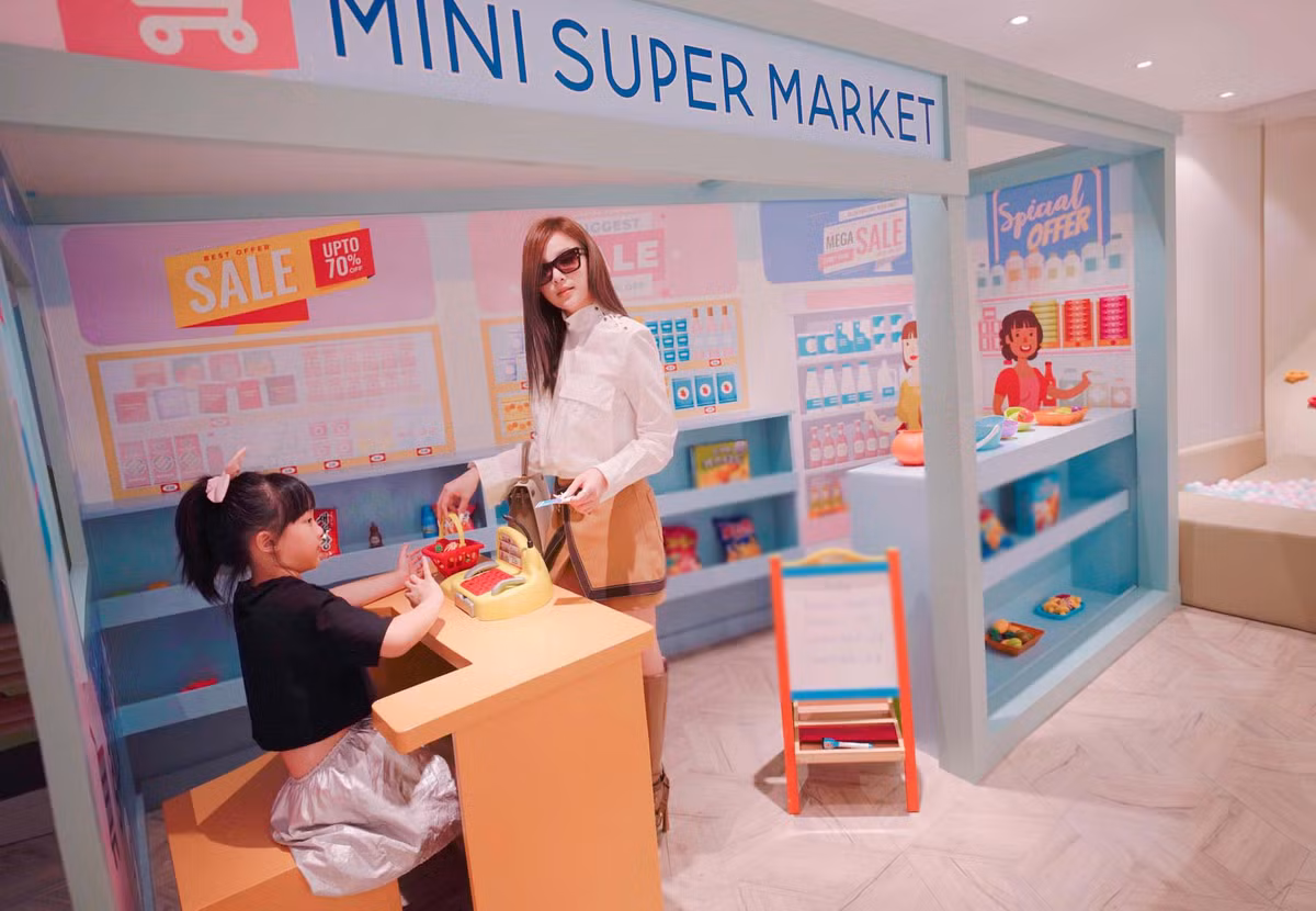 Ai cũng choáng ngợp trước khu vui chơi giải trí rộng rãi, tiện nghi dành cho con trong biệt thự của Huyền Baby.