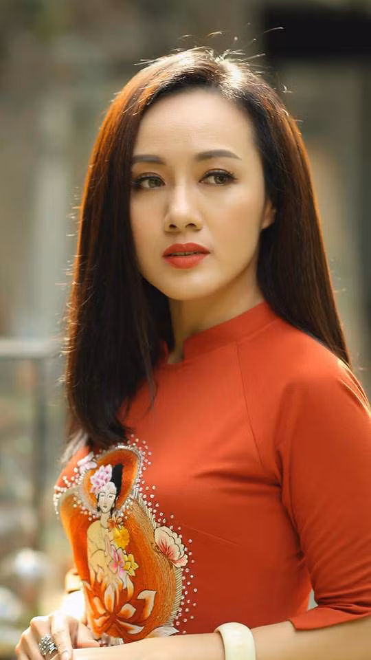 Luôn xuất hiện chỉn chu, xinh đẹp và nghiêm túc trên sóng truyền hình nhưng ít ai biết, ngoài đời thường Hoài Anh là một quý cô năng động và sành điệu với những món hàng hiệu xa xỉ không thua kém bất kỳ ngôi sao nổi tiếng nào của Vbiz. Ảnh: Internet