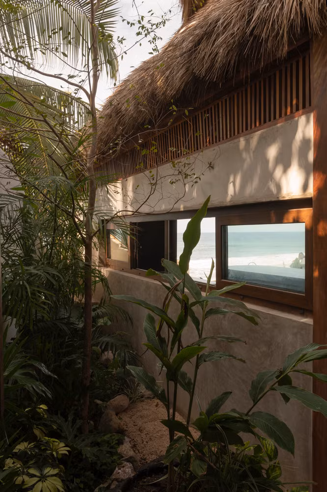 Căn nhà trở thành không gian tận hưởng mùa hè thư thái và yên bình của gia chủ. Nguồn ảnh: Archdaily
