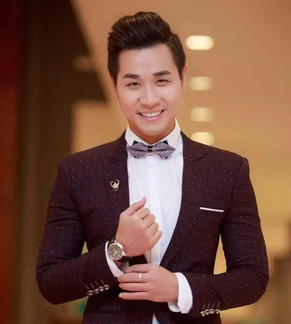 Chia sẻ về việc thưởng Tết Nguyên đán cho nhân viên, MC Nguyên Khang cho biết anh căn cứ vào mức độ đóng góp, thời gian làm việc để có mức thưởng phù hợp. Nguồn ảnh: FBNV