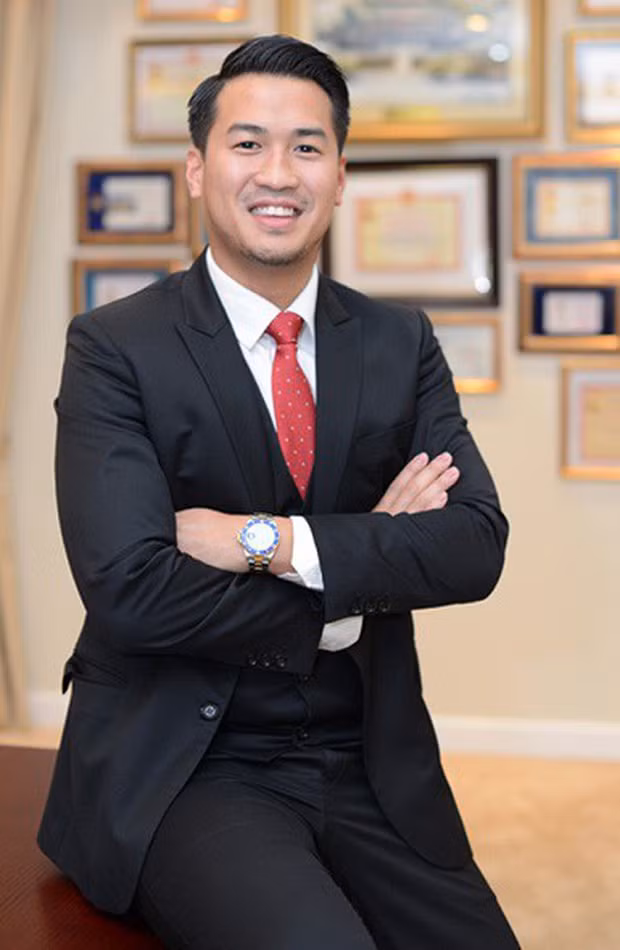 Trong khi đó, Phillip Nguyễn - em trai của Louis Nguyễn học tập tại nước ngoài từ nhỏ. 2 ngôn ngữ chính của anh là Tiếng Anh và Tanalog. Trong suốt thời gian ở Philippines, Phillip học tại một trường nam sinh. Ảnh: IPP