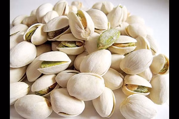 Là mặt hàng quen thuộc với người tiêu dùng Việt Nam nhưng hạt điều có giá không hề rẻ, từ 200.000 – 250.000 đồng/kg. Nguồn ảnh: Internet