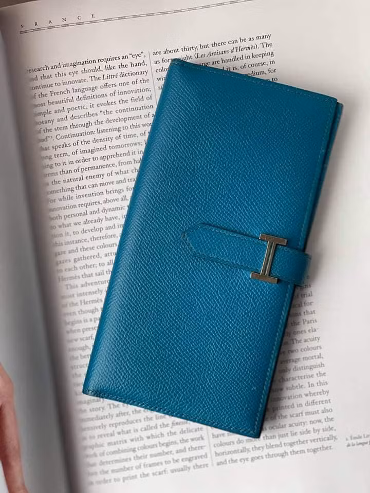 Ví Hermes mua 60 triệu nay được Ngọc Trinh thanh lý giá 35 triệu đồng.