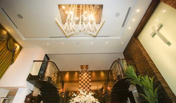 Đàm Vĩnh Hưng từng chia sẻ mỗi chi tiết trong ngôi nhà, từ việc "ngọn cỏ mọc ở đâu", cũng do anh quyết định. Ảnh: FBNV