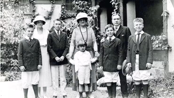 Giá trị gia đình chính là thứ giúp gia tộc giàu có Rockefeller luôn đoàn kết, mà cụ thể ở đây là việc làm từ thiện. Họ thành lập rất nhiều quỹ khác nhau, bao gồm Rockefeller Foundation, Rockefeller Brothers Fund và David Rockefeller Fund với tổng giá trị tài trợ lên đến hơn 5 tỷ USD. Nguồn ảnh: Getty Image