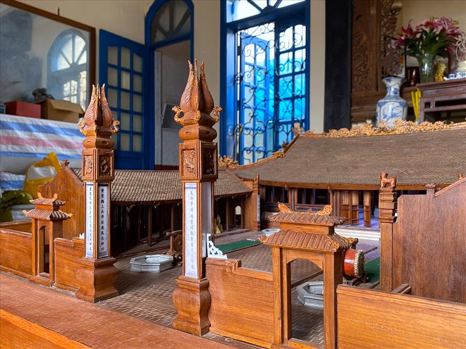 Toàn cảnh mặt trước của mô hình đình làng. Ảnh: Lao động.