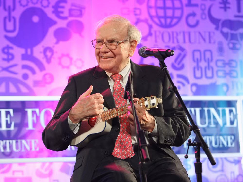 Tài sản của ông Warren Buffett vượt mốc 100 tỷ USD là một con số đáng chú ý khi nhà đầu tư huyền thoại đã chi rất nhiều để làm từ thiện.