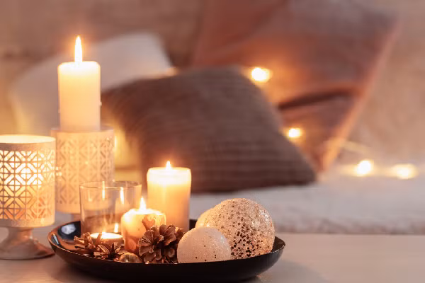 Nến thơm giá rẻ không chỉ tỏa ra mùi hắc mà còn thải ra ngoài không khí chất độc hại. Vì vậy, hãy lựa chọn những sản phẩm chất lượng để không gây hại cho sức khỏe.