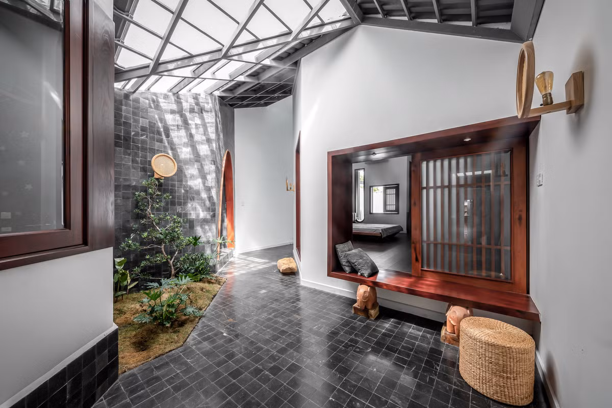 Gia chủ yêu cầu xây một căn nhà tiện nghi để gia đình anh ta có thể tận hưởng phong cách sống nghỉ dưỡng.