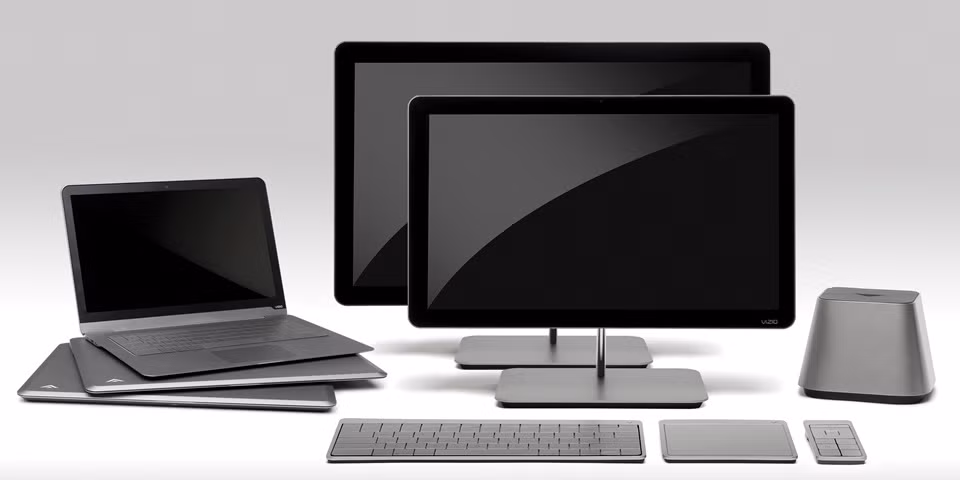 Máy tính để bàn và laptop vẫn sẽ hoạt động ngầm, ngay cả khi bạn đã tắt bằng lệnh turn off. Trung bình, các thiết bị này sử dụng khoảng 96W mỗi ngày.