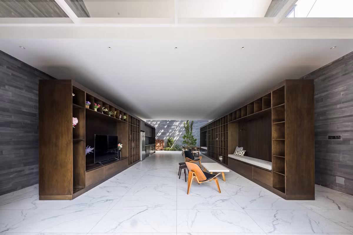Mọi hoạt động thường nhật như nấu ăn, chăm sóc cây cối, trẻ con vui chơi, người già tập thể dục...đều được diễn ra và kết nối trong không gian này.
