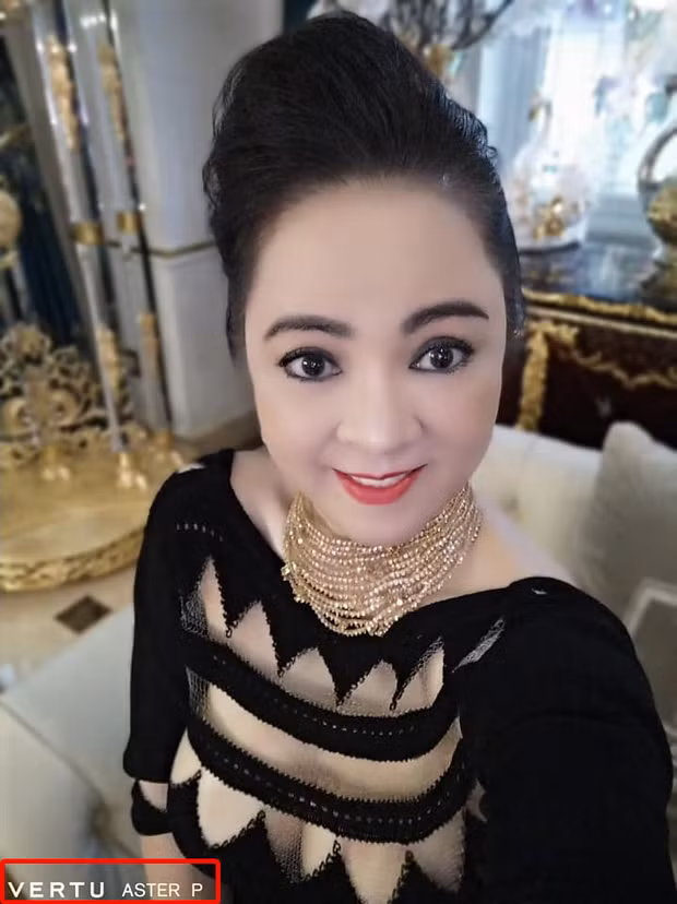 Trong khi đó, phiên bản Vàng Dazzling, giá khoảng 328 triệu đồng. Ảnh: FBNV.